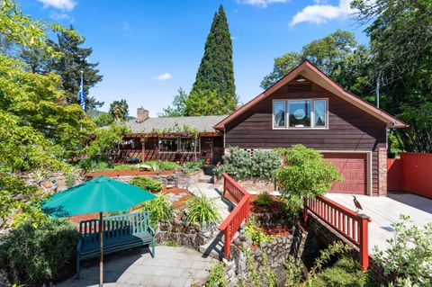 Photo of 1341 NW Washington Boulevard, Grants Pass, OR 97526 (MLS # 220220003)