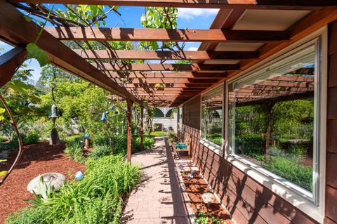 Tiny photo for 1341 NW Washington Boulevard, Grants Pass, OR 97526 (MLS # 220220003)