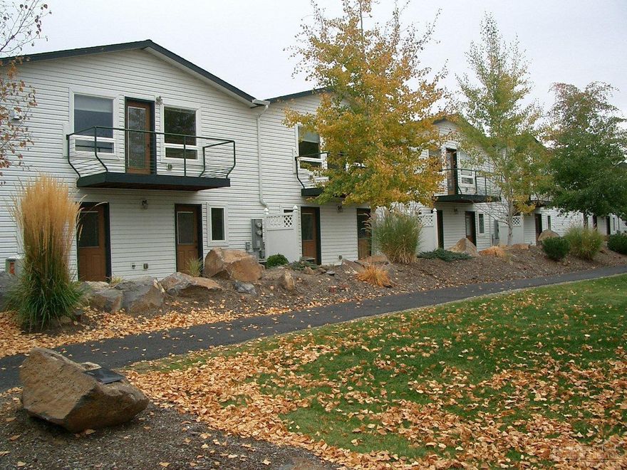Reverse living with Cascade Mountain views and great sunsets! Overlooking pond and park at Boulder Brook. Lovely townhome with spacious great room. Gas fireplace. Kitchen with stainless appliances. Corian counters and laminate and tile flooring. Jetted tub and walk in closet in master suite. Laundry room. Double attached garage.