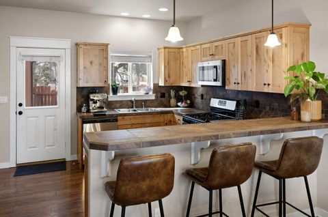 Tiny photo for 62761 Hawkview Road, Bend, OR 97701 (MLS # 220217048)