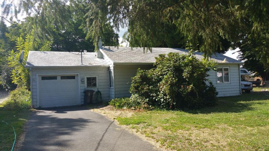 This 2 bed, 1 bath cottage sits on a very large .71 acre lot with Irrigation via GPID. This place has plenty of potential, but needs some care. Come see if you can make this cottage a home!