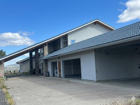 Tiny photo for 4705 NE Wittmer RD, Prineville, OR 97754 (MLS # 220223091)
