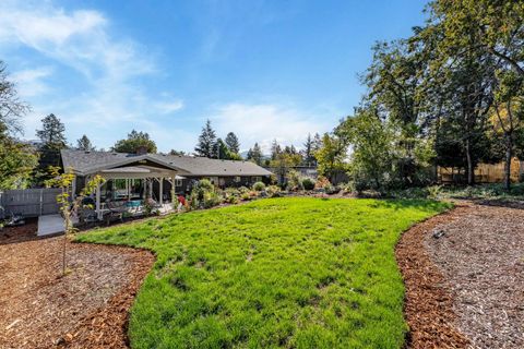 Tiny photo for 740 NW Kinney Street, Grants Pass, OR 97526 (MLS # 220210650)