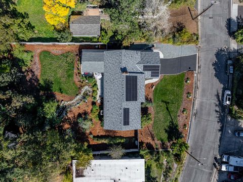 Tiny photo for 740 NW Kinney Street, Grants Pass, OR 97526 (MLS # 220210650)