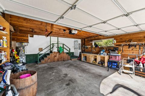 Tiny photo for 740 NW Kinney Street, Grants Pass, OR 97526 (MLS # 220210650)