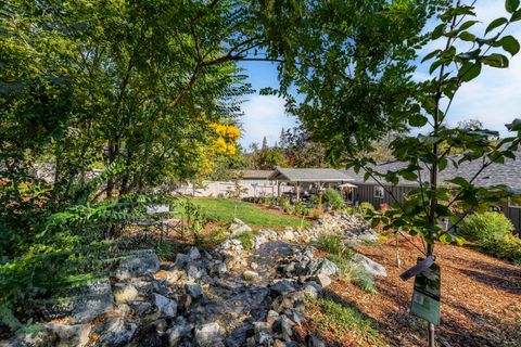 Tiny photo for 740 NW Kinney Street, Grants Pass, OR 97526 (MLS # 220210650)