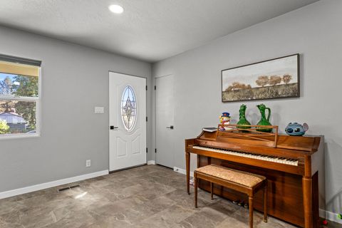 Tiny photo for 740 NW Kinney Street, Grants Pass, OR 97526 (MLS # 220210650)