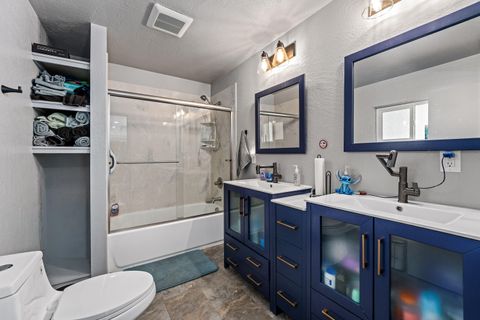 Tiny photo for 740 NW Kinney Street, Grants Pass, OR 97526 (MLS # 220210650)