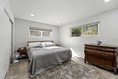 Tiny photo for 740 NW Kinney Street, Grants Pass, OR 97526 (MLS # 220210650)