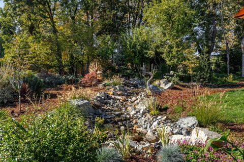 Tiny photo for 740 NW Kinney Street, Grants Pass, OR 97526 (MLS # 220210650)