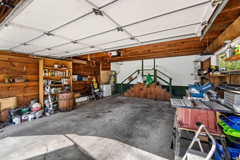 Tiny photo for 740 NW Kinney Street, Grants Pass, OR 97526 (MLS # 220210650)