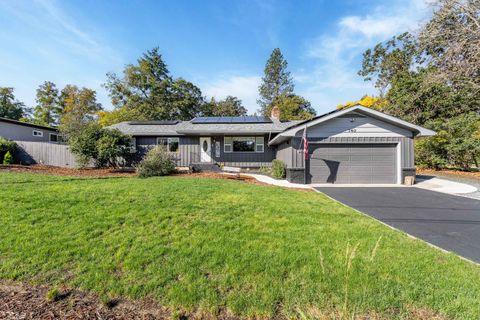 Tiny photo for 740 NW Kinney Street, Grants Pass, OR 97526 (MLS # 220210650)