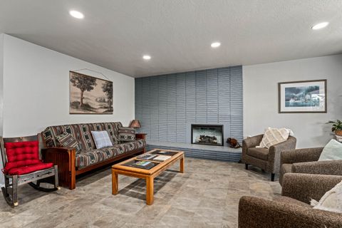 Tiny photo for 740 NW Kinney Street, Grants Pass, OR 97526 (MLS # 220210650)