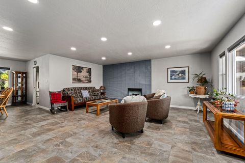 Tiny photo for 740 NW Kinney Street, Grants Pass, OR 97526 (MLS # 220210650)