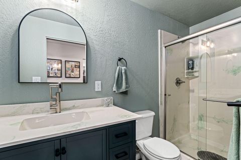 Tiny photo for 740 NW Kinney Street, Grants Pass, OR 97526 (MLS # 220210650)