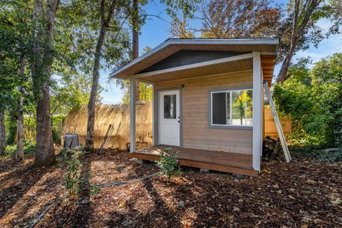 Tiny photo for 740 NW Kinney Street, Grants Pass, OR 97526 (MLS # 220210650)