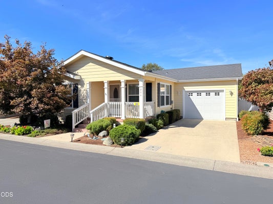 204 KINGSLEY DR, GRANTS PASS, OR 97526 - Image 13bb595f39b67f3c5fe247f7867fd0bc/132851681