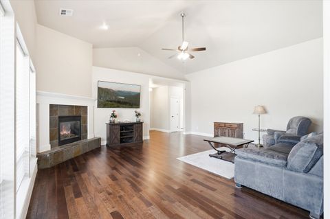 Tiny photo for 3633 Harbrooke Road, Medford, OR 97504 (MLS # 220219772)