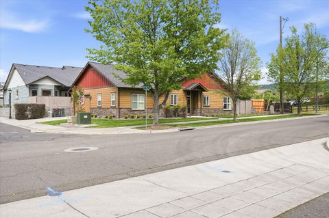 Tiny photo for 3633 Harbrooke Road, Medford, OR 97504 (MLS # 220219772)