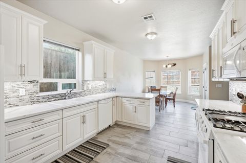 Tiny photo for 3633 Harbrooke Road, Medford, OR 97504 (MLS # 220219772)