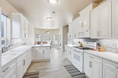 Tiny photo for 3633 Harbrooke Road, Medford, OR 97504 (MLS # 220219772)