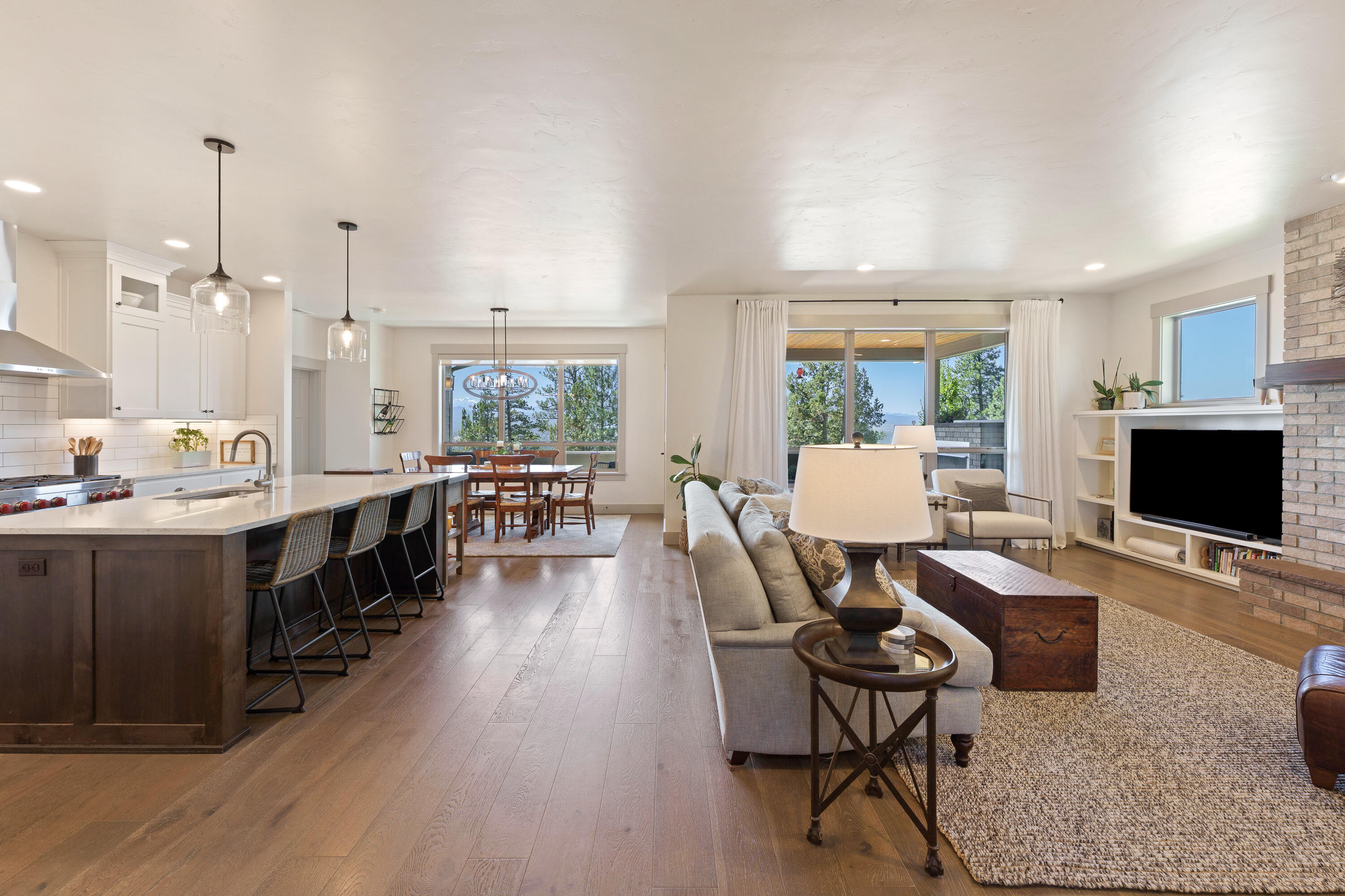 2005 NW Glassow Drive