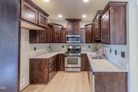 Tiny photo for 633 Patriot Drive, Metolius, OR 97741 (MLS # 220224405)