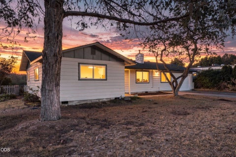 Photo of 1830 SW 16th Street, Redmond, OR 97756 (MLS # 220229413)