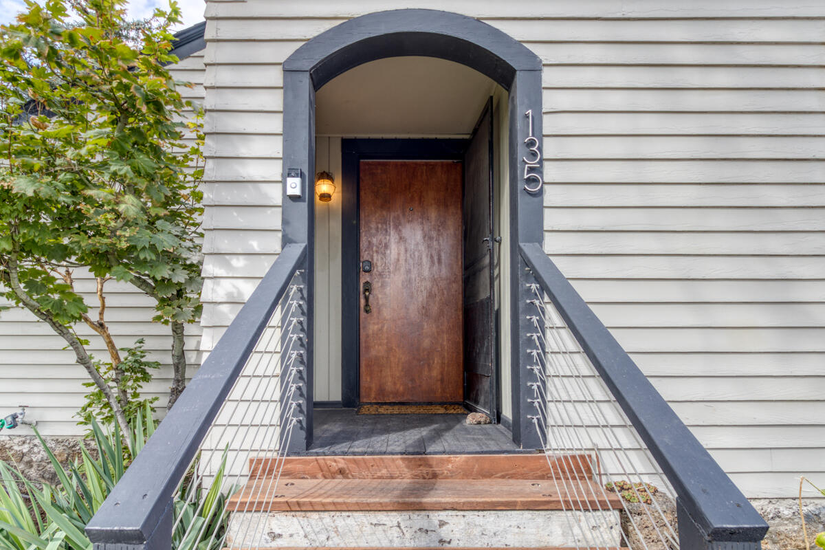 135 SE SE 4th St Street