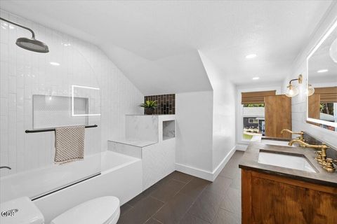 Tiny photo for 421 Silverado Circle, Medford, OR 97504 (MLS # 220223964)