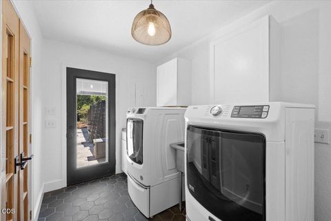 Tiny photo for 421 Silverado Circle, Medford, OR 97504 (MLS # 220223964)
