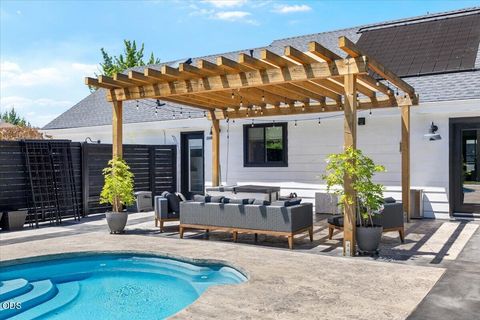 Tiny photo for 421 Silverado Circle, Medford, OR 97504 (MLS # 220223964)
