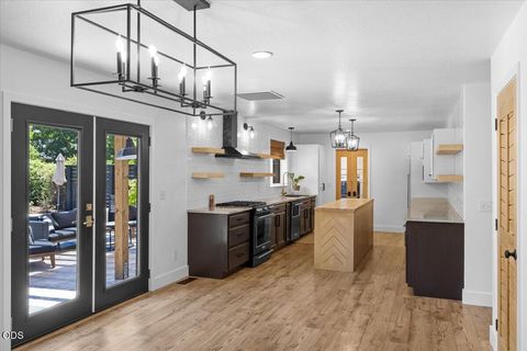 Tiny photo for 421 Silverado Circle, Medford, OR 97504 (MLS # 220223964)