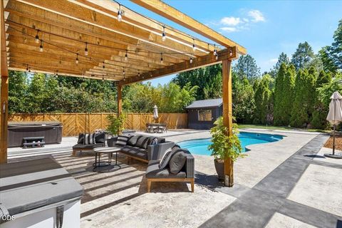 Tiny photo for 421 Silverado Circle, Medford, OR 97504 (MLS # 220223964)