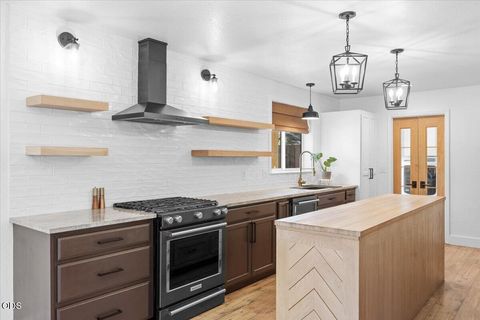 Tiny photo for 421 Silverado Circle, Medford, OR 97504 (MLS # 220223964)