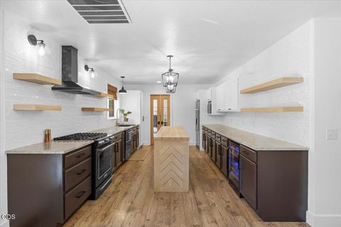 Tiny photo for 421 Silverado Circle, Medford, OR 97504 (MLS # 220223964)