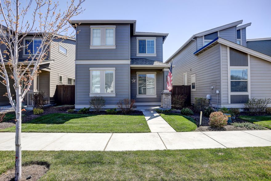 Move-in ready, Parkside floor plan from award winning Pahlisch Homes. As you enter you will love the open concept great room/kitchen/dining. This home features quartz countertops, Alder cabinets, under-mount sinks, laminate wood flooring & gas fireplace! Enjoy the separate bonus room/loft, 3 spacious bedrooms and laundry room upstairs. Let the HOA care for your front yard while you enjoy summers swimming in the community pool. Excellent location off of SW Canal with easy access to Bend or Redmond.