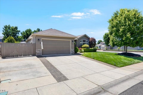Tiny photo for 523 Meadowbrook Drive, Central Point, OR 97502 (MLS # 220222852)