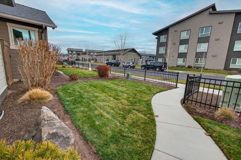 Tiny photo for 3899 SW Coyote Place, Redmond, OR 97756 (MLS # 220212594)