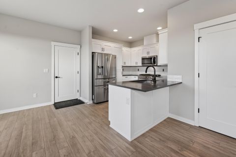 Tiny photo for 3899 SW Coyote Place, Redmond, OR 97756 (MLS # 220212594)