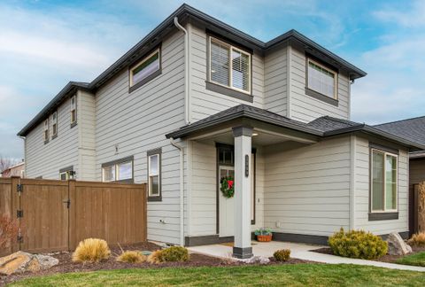 Tiny photo for 3899 SW Coyote Place, Redmond, OR 97756 (MLS # 220212594)