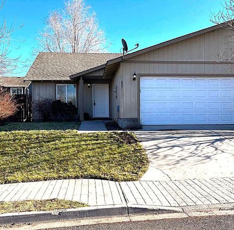 Photo of 857 SE Maliah Avenue, Madras, OR 97741 (MLS # 220213873)