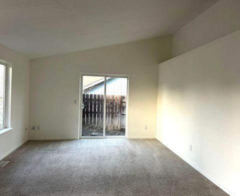 Tiny photo for 857 SE Maliah Avenue, Madras, OR 97741 (MLS # 220213873)