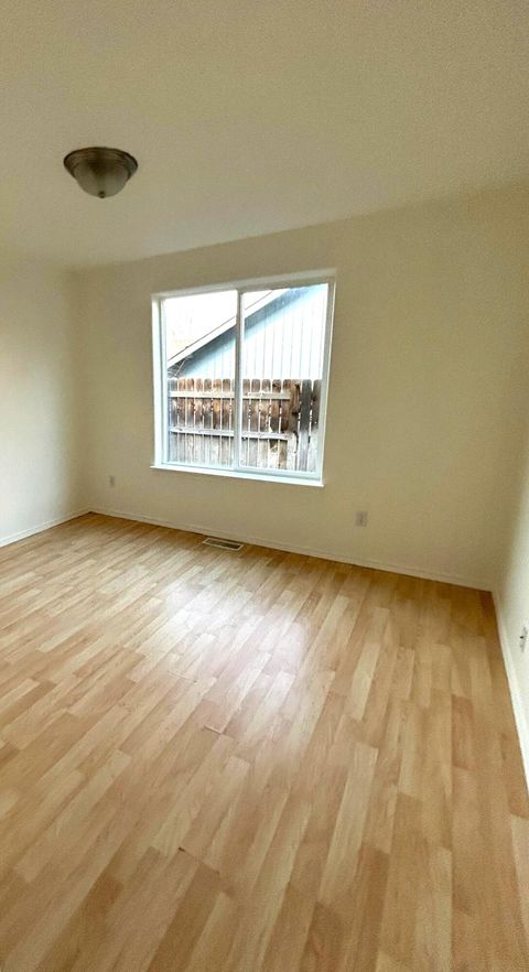 Tiny photo for 857 SE Maliah Avenue, Madras, OR 97741 (MLS # 220213873)