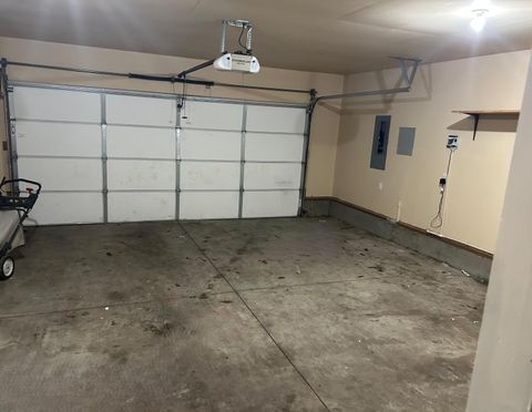 Tiny photo for 857 SE Maliah Avenue, Madras, OR 97741 (MLS # 220213873)