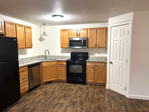 Tiny photo for 857 SE Maliah Avenue, Madras, OR 97741 (MLS # 220213873)