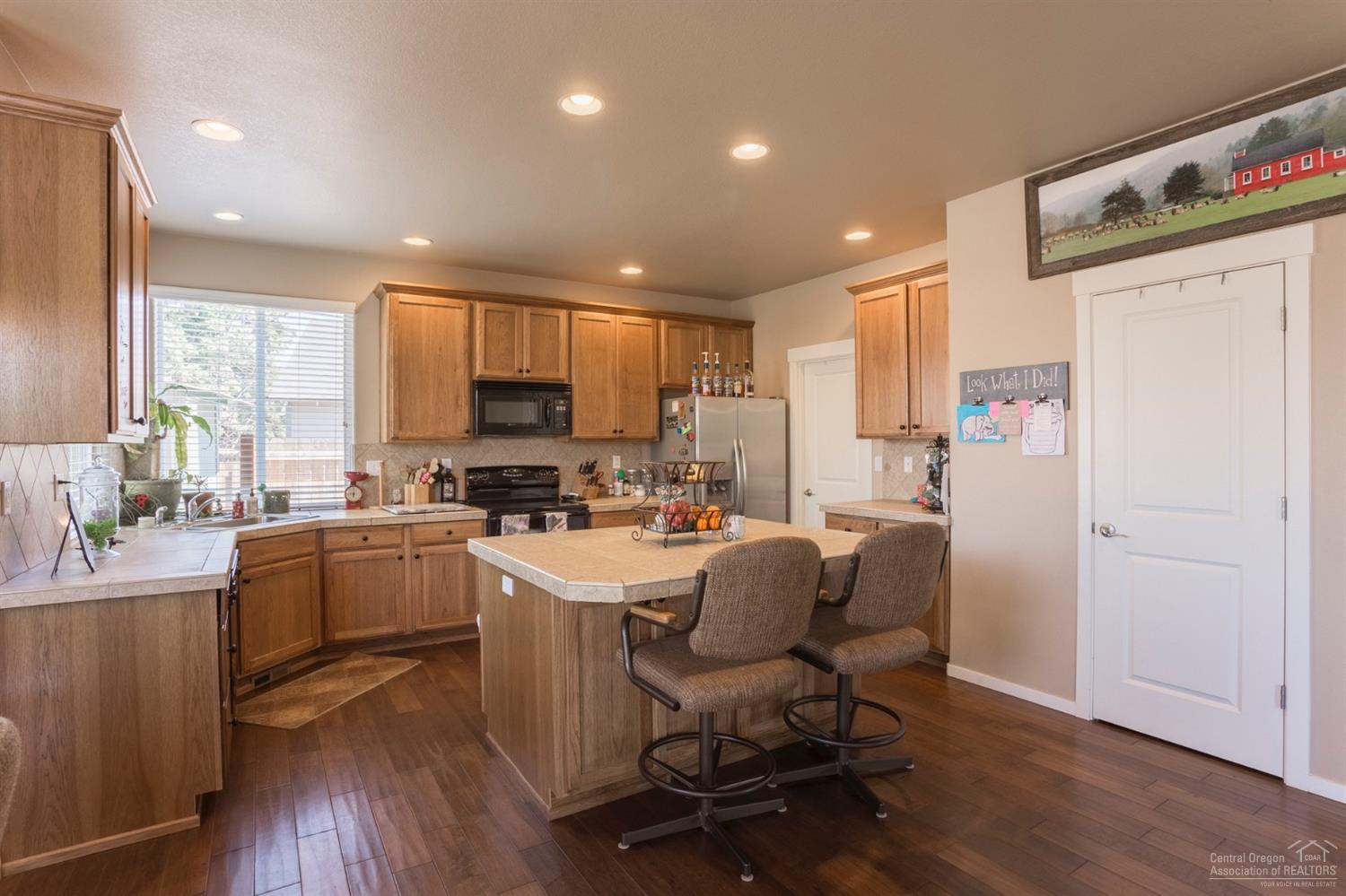 Ni Lah Sha Village - Residential