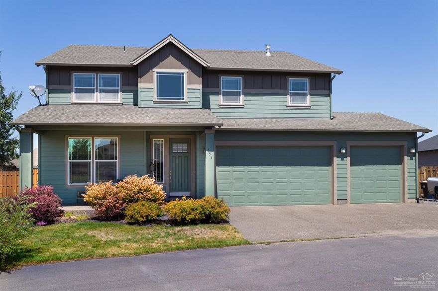 ACT NOW! This price won't last long! Great price for such a large home! You won't find this size house anywhere else in Redmond at this price! Spacious kitchen and living room with central dining area with access to the large back yard with cozy fire pit.Bedroom and full bath on main level; Master suite on the second level with newly updated walk-in tile shower. 3 addt'l bedrooms upstairs plus a large bonus room. 3 car garage and an outdoor storage area top this house off with everything you'll ever need. Don't miss out on this one.