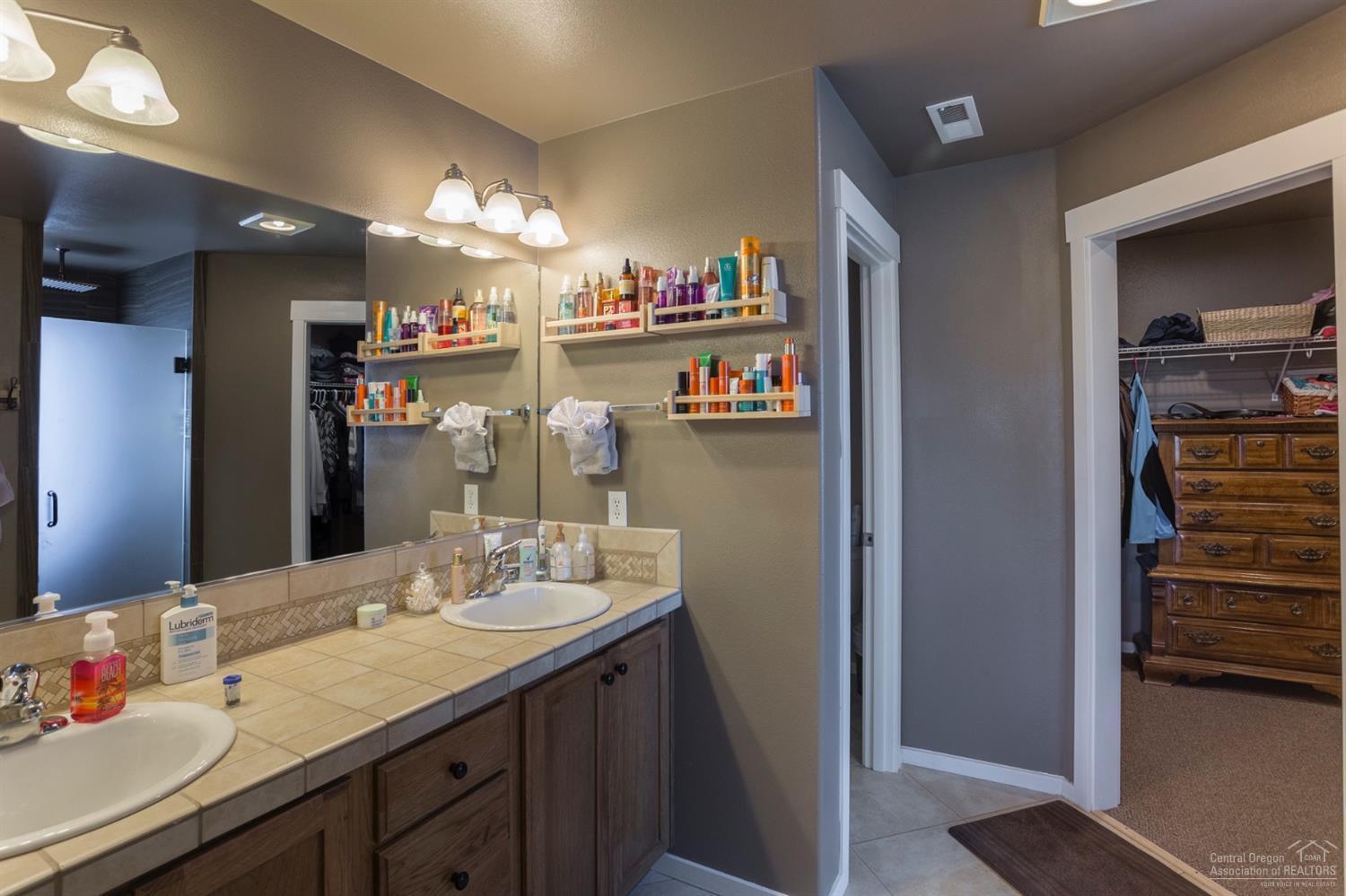 Ni Lah Sha Village - Residential