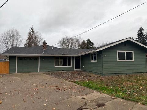 Photo of 112 Diane Drive, Grants Pass, OR 97526 (MLS # 220213047)